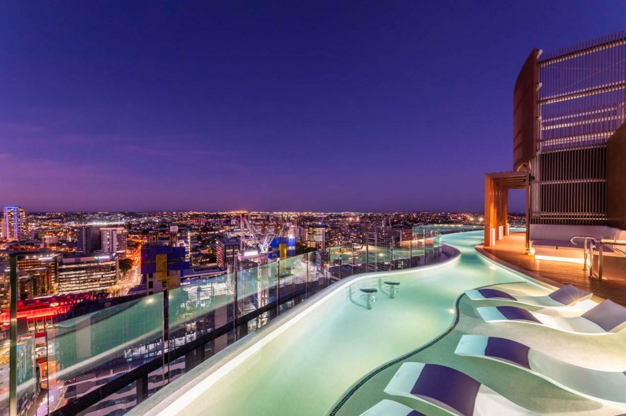 Fv By Peppers Aparthotel Brisbane Bagian luar foto Skyline rooftop pool