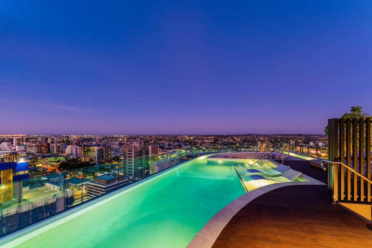 Fv By Peppers Aparthotel Brisbane Bagian luar foto Skyline pool