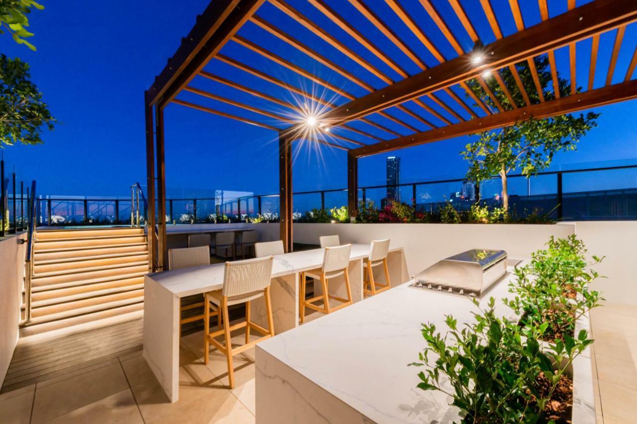 Fv By Peppers Aparthotel Brisbane Bagian luar foto Rooftop bar
